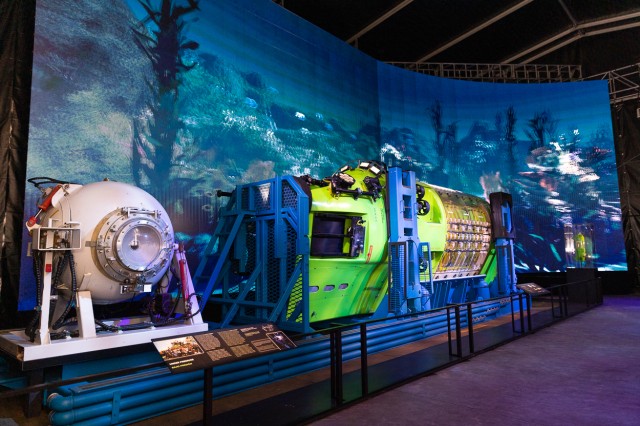 Pressure exhibit layout with background